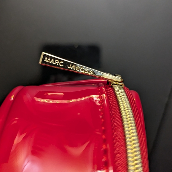 MARC JACOBS Mini 4" Red Patent Leather Crossbody Round Circle Canteen Bag Purse - Picture 7 of 7